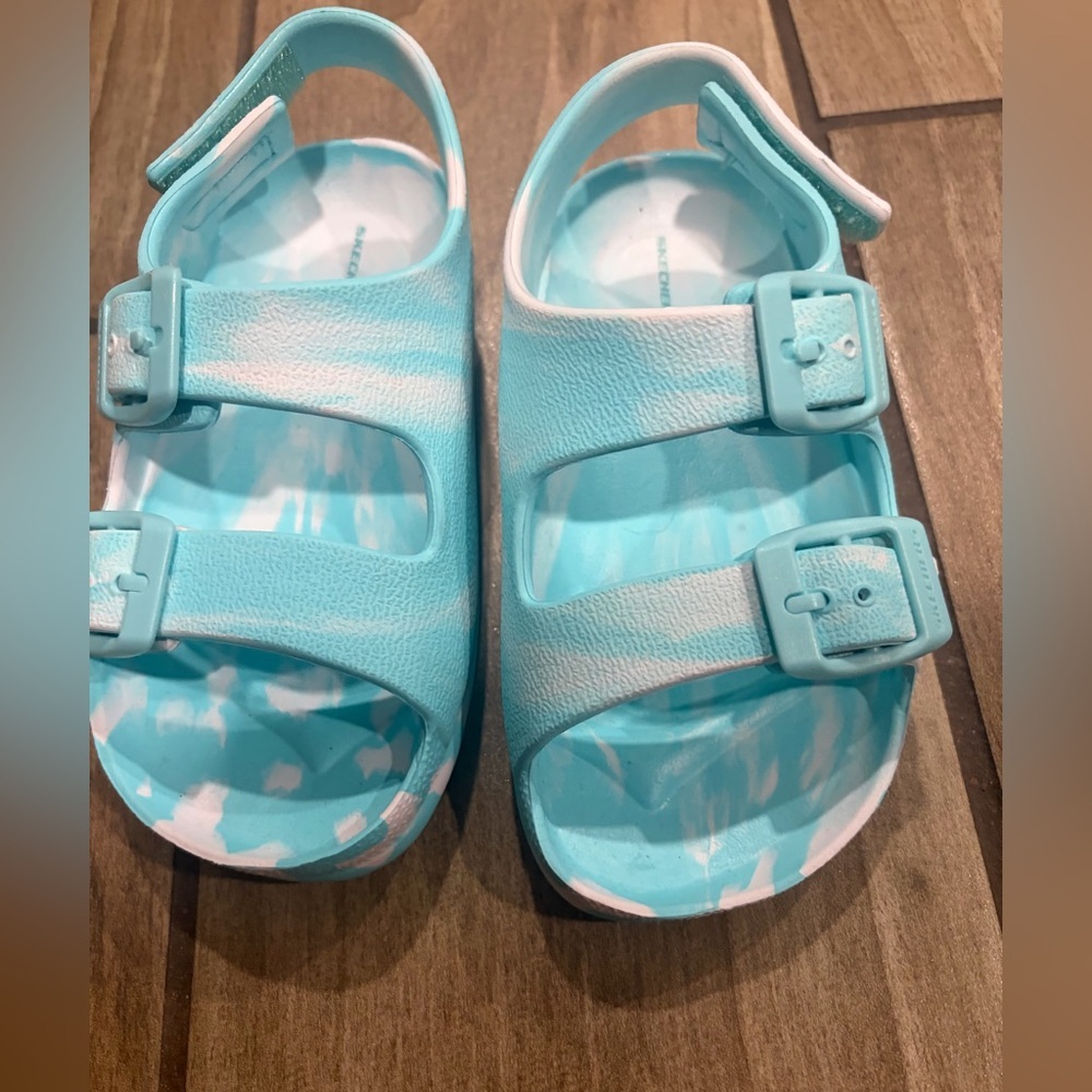 Toddler Skechers Foamies NWT size 8